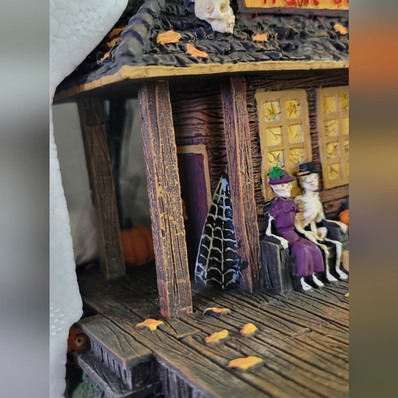 The Munsters Mockingbird Train Station by the Bradford exchange. NWOT. - Picture 5 of 9